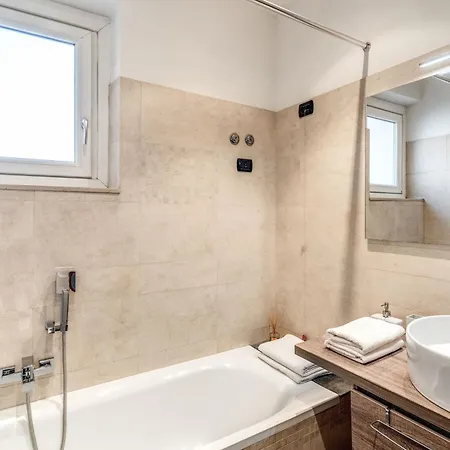 Bed and Breakfast Stasera A Casa Da M.e. 4*