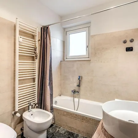 Stasera A Casa Da M.e. 4*