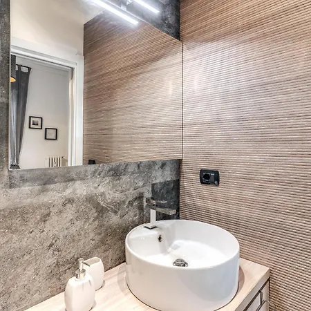 Stasera A Casa Da M.e.