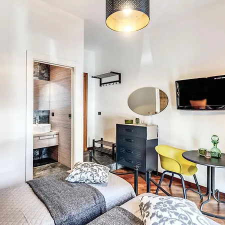 Stasera A Casa Da M.e. 4*