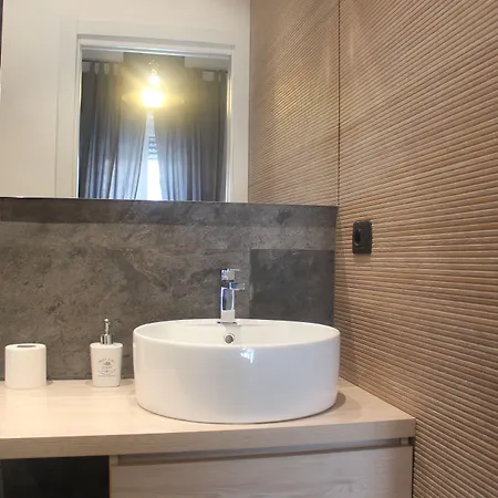 Stasera A Casa Da M.e.