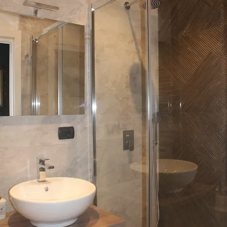 Stasera A Casa Da M.e.