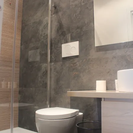 Stasera A Casa Da M.e. 4*