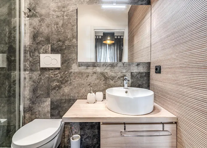 Stasera A Casa Da M.e.