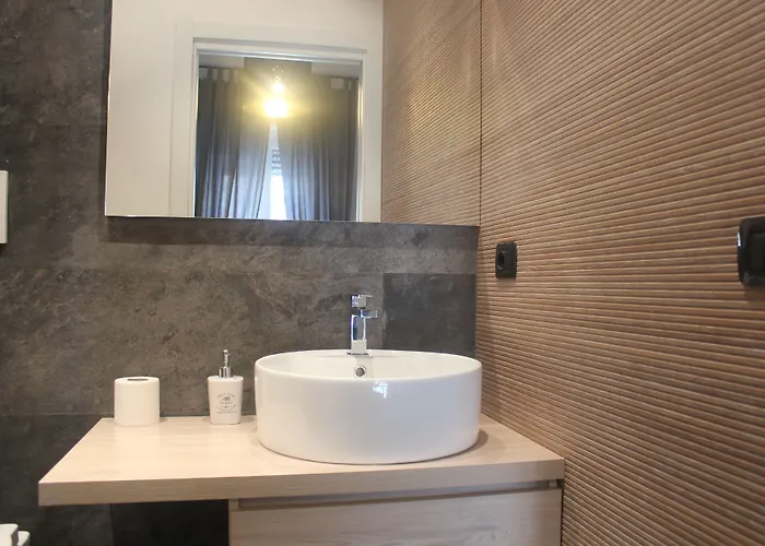 Stasera A Casa Da M.e.