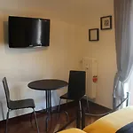 Stasera A Casa Da M.e. 4*