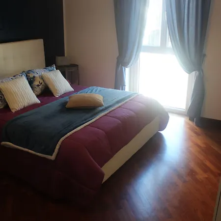 Stasera A Casa Da M.e. 4*