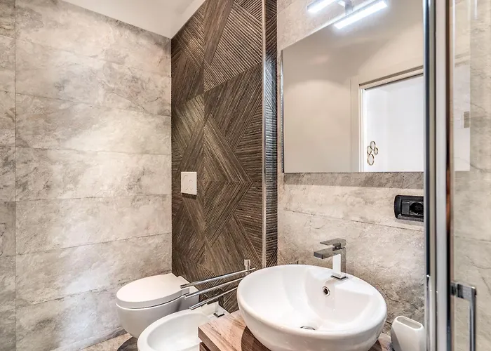 Stasera A Casa Da M.e. 4*