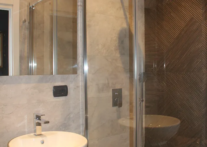 Stasera A Casa Da M.e.